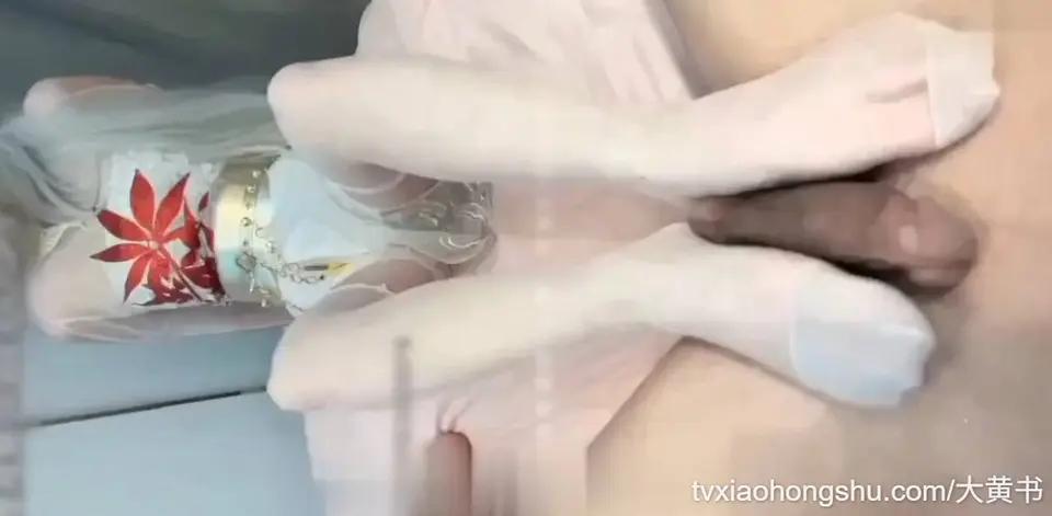 漫展约到cos美女 白丝足交 强制深喉口交吞吐鸡巴 后入大力撞击狂操极品馒骚穴