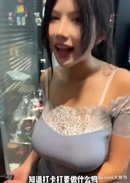 我是巨乳美女老板的专属肉便器，主动上位骑乘榨精满足她饥渴欲望