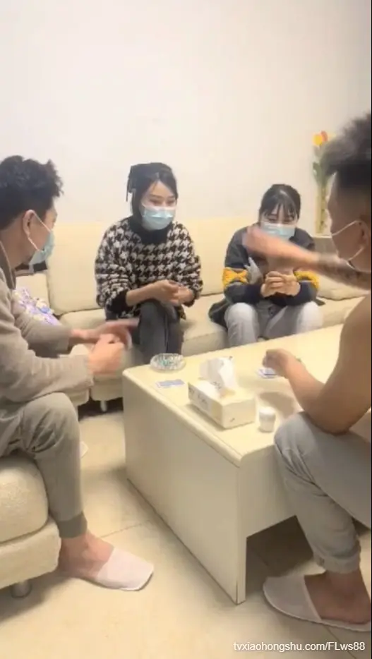 【换妻大乱交】现在小青年真会玩。换妻!
