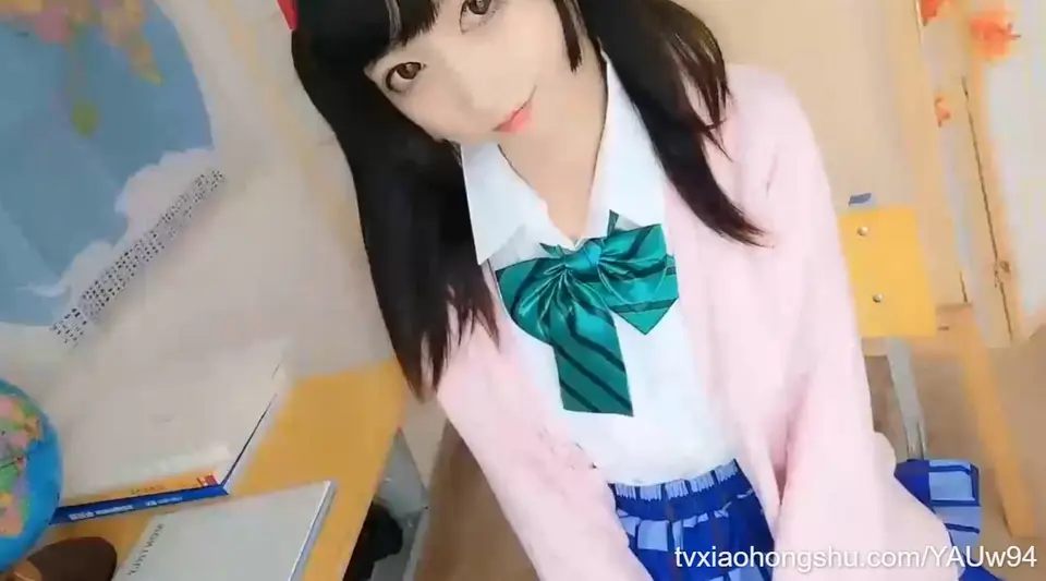 网爆泄密【福利姬(白虎】夹子音马尾萌妹·假鸡巴后入
