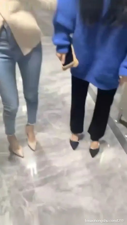 挑战公厕性爱 一男戏两女啪啪啪刺激拉满！