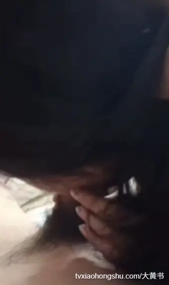 表妹一成年就被禽兽哥哥给得手了 约出来直挺鸡巴就把人给干了
