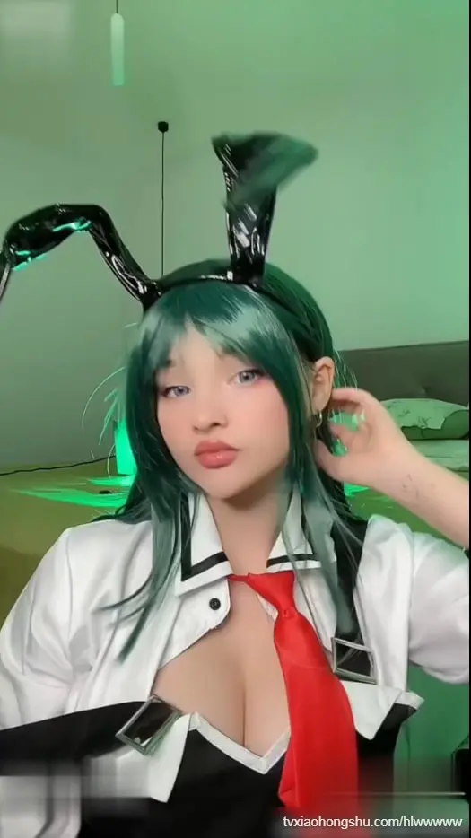 知名Coser网黄 HidoriRose 最新福利 化身红裙兔女郎激情自慰 巨乳撑爆上衣刺激拉满！