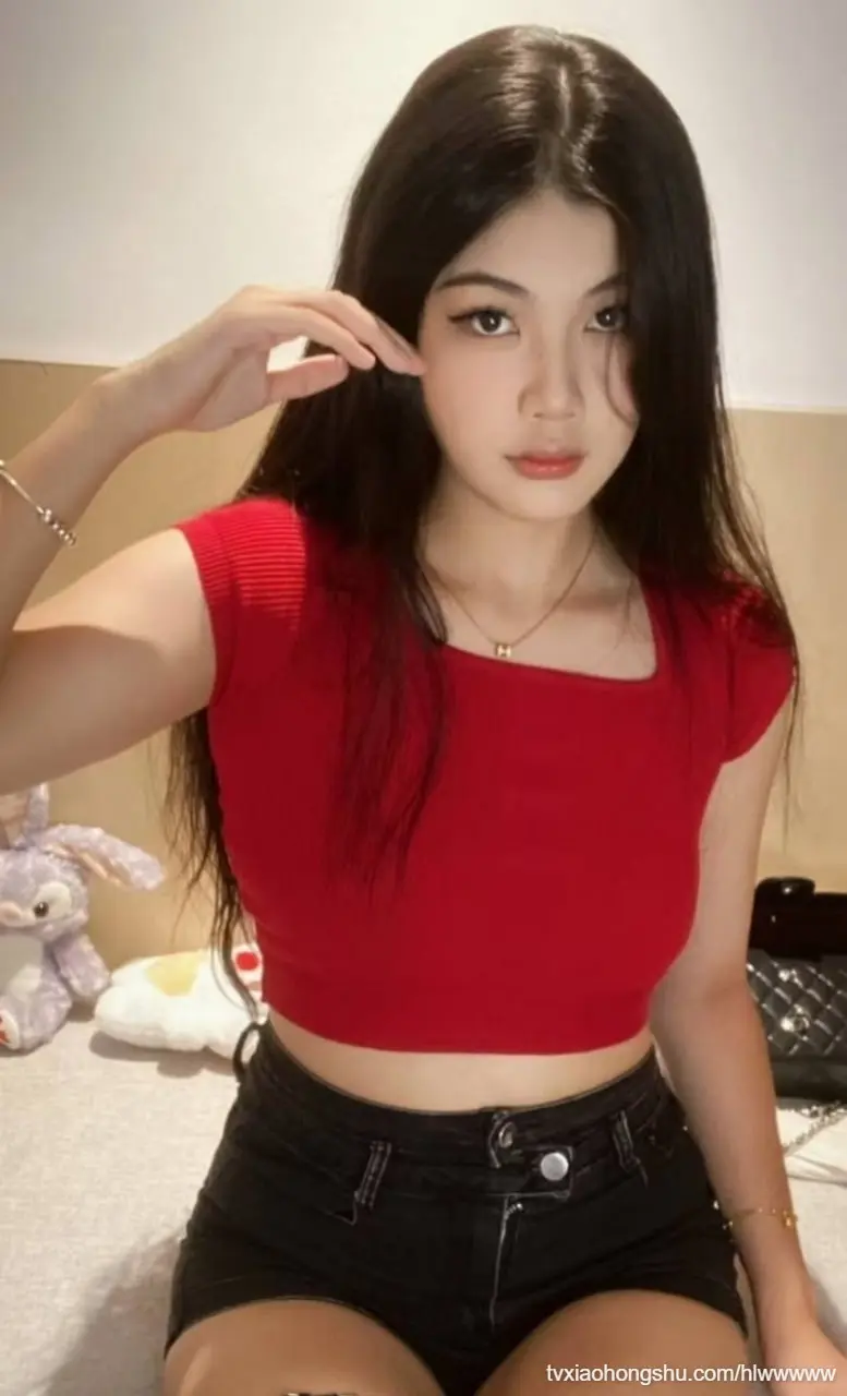 肉感黑丝美女私拍曝光 露脸深喉狂舔大屌 肥嫩骚穴真假肉棒轮番插入 调教蹂躏丰满酮体全程浪叫