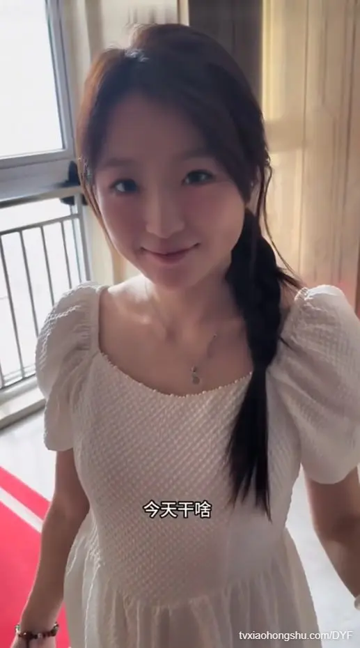 DYF：邻居女孩就是逼痒难耐了