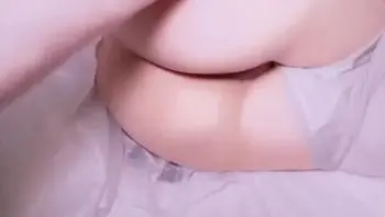 【赚疯，白嫖个白虎馒头逼】喝酒认识的大三妹妹聊的还不错，趁着微醺直接带去开房，喜开盲盒尽然还是个馒头逼，这包裹的感觉谁受得了，应该是把她操爽了，临走时说第二天要继续找我！