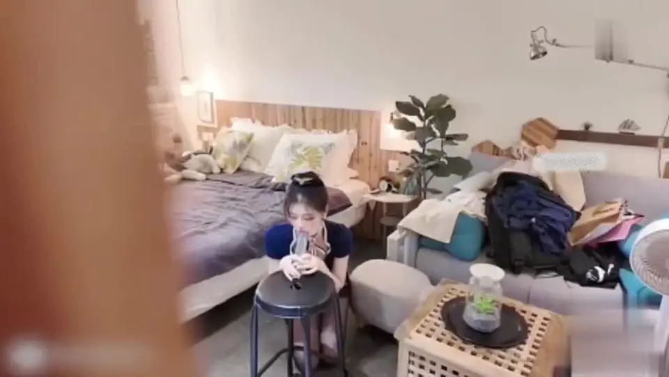【高颜值空姐】极品高颜值御姐黑丝女神被包养，身穿空姐制服加上黑丝被金主爸爸暴力后入输出！