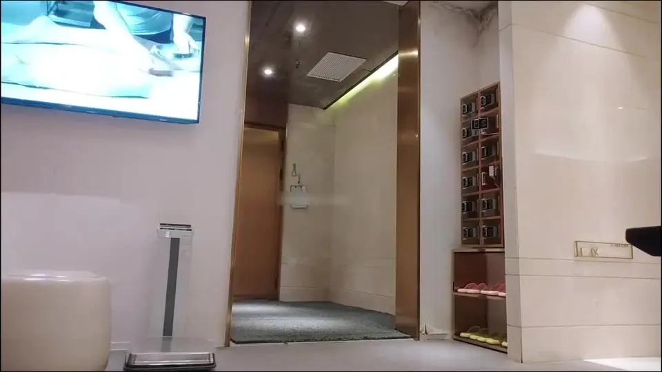 【全国唯一资源】核炸首发偷拍广州某温泉会所-镜中佳人