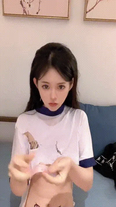 微博红人顶级容颜小萝莉 体操服手脚束缚自慰喷尿吃避孕套的精液 动图预览