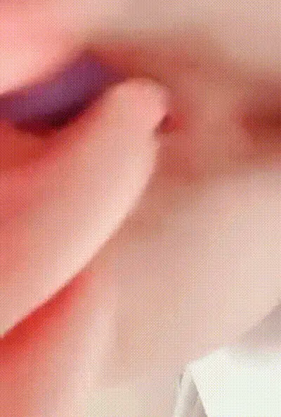 颜值爆表极品美少女，高颜值眼睛欲女妩媚动人，自慰粉嫩白虎穴，高潮喷水 动图预览
