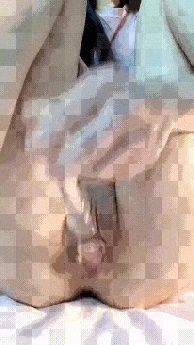 【撸管必备】技校学生性饥渴自己偷偷自慰，逼逼真的很粉嫩高潮白色液体喷出 动图预览