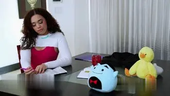 肮脏保姆用鸡巴把她老板带到一个他们可以他妈的秘密地