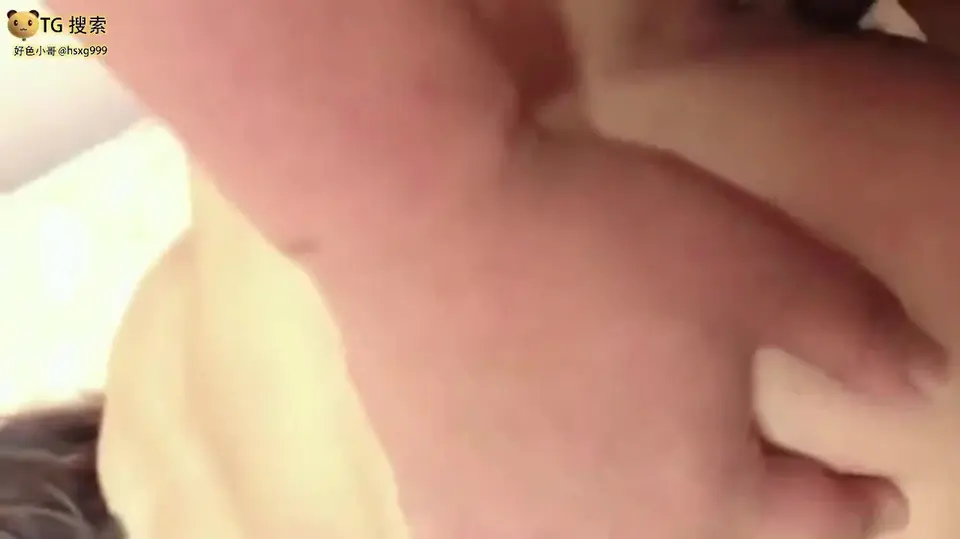 超清拍摄迷奸睡奸超清纯的大三妹子被迷晕后各种玩弄，阴毛有点稀疏，但BB不错，值得一艹