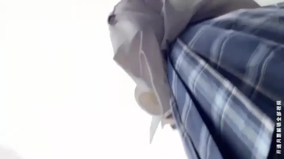 【极品偷拍】尾随偷拍几个美女裙底风光小姐姐尿湿了屁股