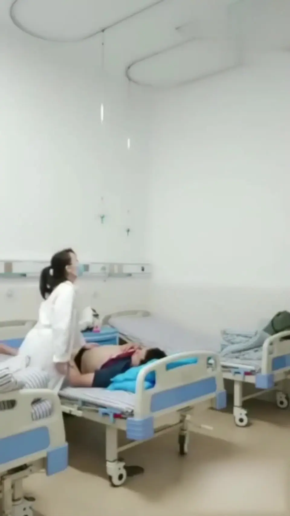 炸裂！甘肃天水 武山县人民医院 女医生勾引男患者在病房做爱 还架着摄像头拍下视频！