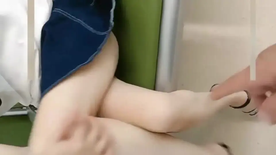 好刺激_勾搭医院大厅白领少妇_跟到到洗手间直接操起来