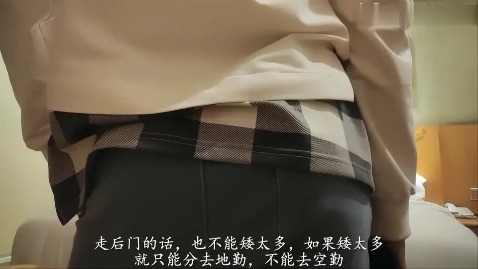 【极品空姐】真实重金约炮180高挑身材东航空姐，还特地带来空姐制服穿着黑丝服侍我！全程露脸，淫语对白，操的极品高跟鞋女神发骚，嘴里还说着：老公你好厉害，我要高潮了，射给我！