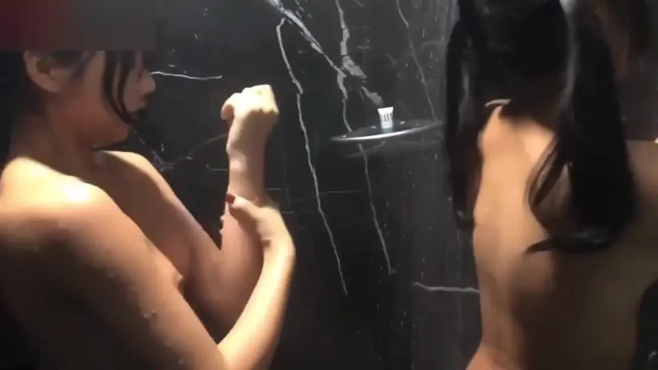【合法萝莉-百合女同舌吻】唾液拉丝舌吻，看的鸡儿硬