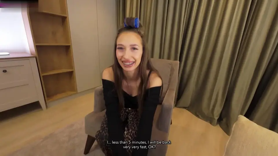 欧美口交苗条人妻调教Laura Quest