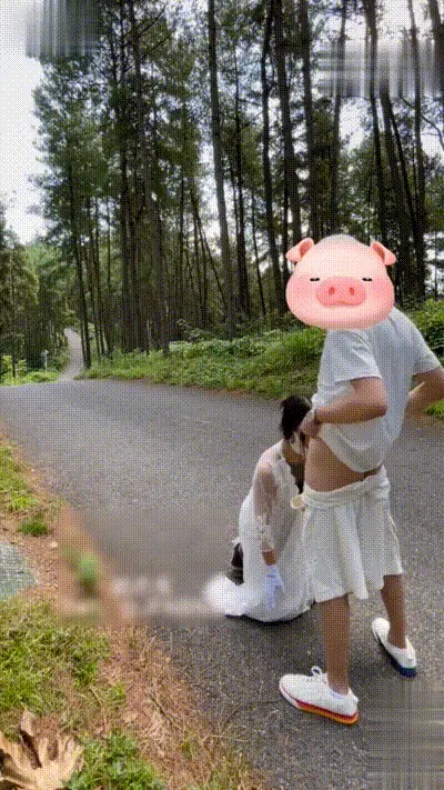 西门官人 在户外调教骚货淫妻 把妻子当母狗在户外用鸡巴后入抽插撞击射精调教 动图预览