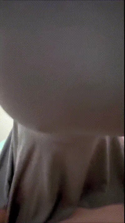 姐弟乱伦我可以帮你打游戏但是你要用脸接住我的精液 动图预览