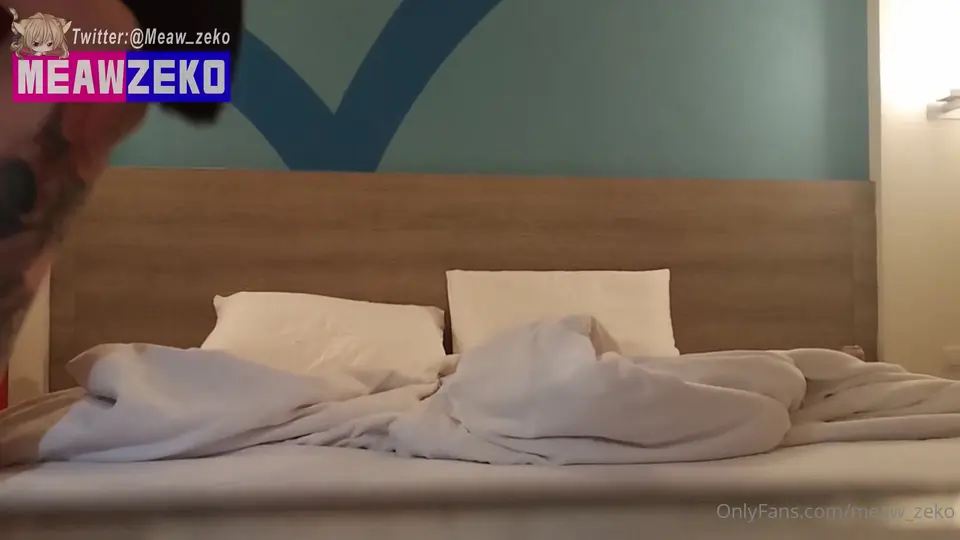 被绿帽老公拖去开房给领导泄火，骚穴湿透了。领导鸡巴寒满她喉咙，她喘气舔得起劲【meaw_zeko】