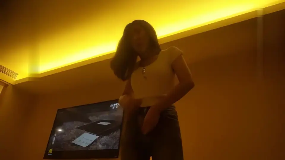 【午夜寻花】深夜场约了牛仔裤妹子，沙发调情一番再到床上口交上位骑坐，后入猛操晃动奶子