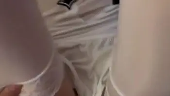 中出内射白虎妹