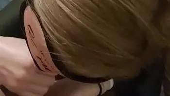 一次的性感美女，真想在沙发上猛操她三小时！