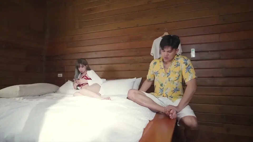 TMW196 骚货妹肉偿换宿 兼职服侍色老闆