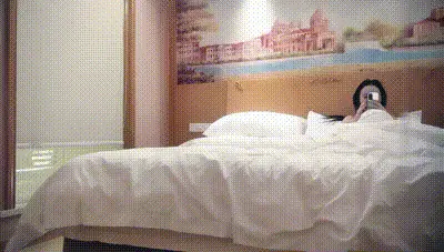 【七天极品探花】白衣牛仔裤外围美女，特写张开腿舔B，侧入后入啪啪表情陶醉 动图预览