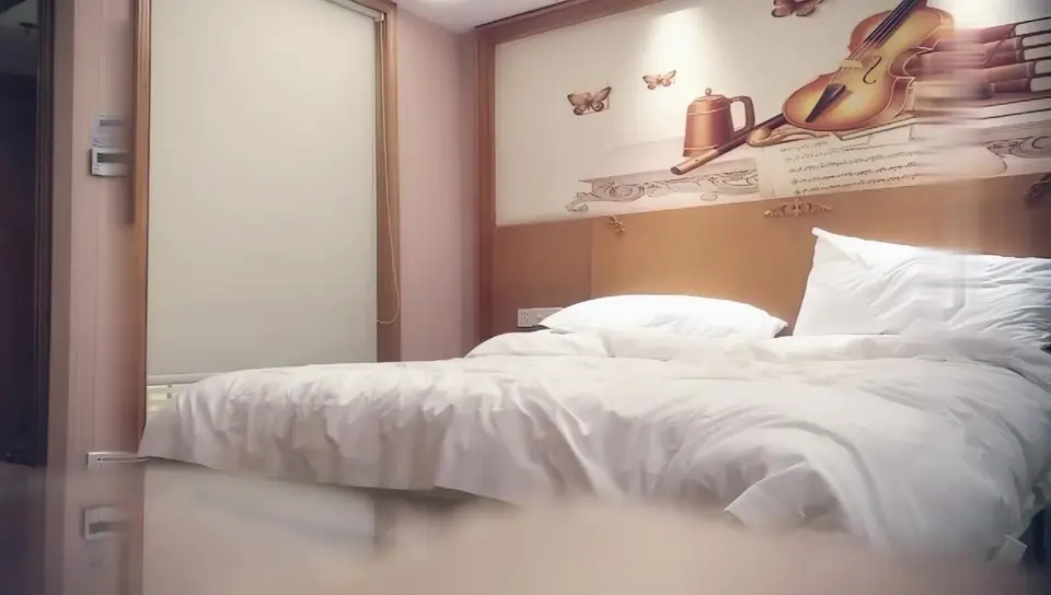 【七天极品探花】黑丝大长腿兼职小妹，骑乘打桩侧入猛操，加钟两场
