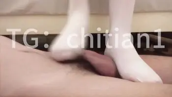 粉嫩少女足交 【chitian】