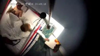 偷拍梳着小辫子的清纯美女和男友情意款款各种缠绵