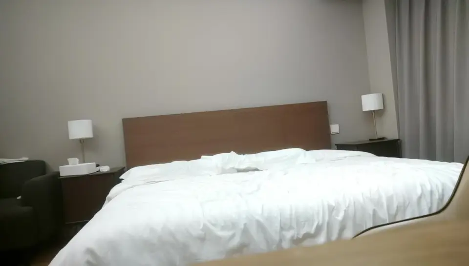 【利哥探花】粉丝强烈要求返场，极品女神，黑丝舔逼爽歪歪，大长腿美乳佳人如玉，佳作收藏必看