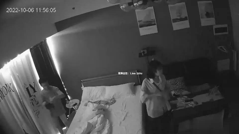 大学生小情侣开房清纯妹子只想聊天不想做爱