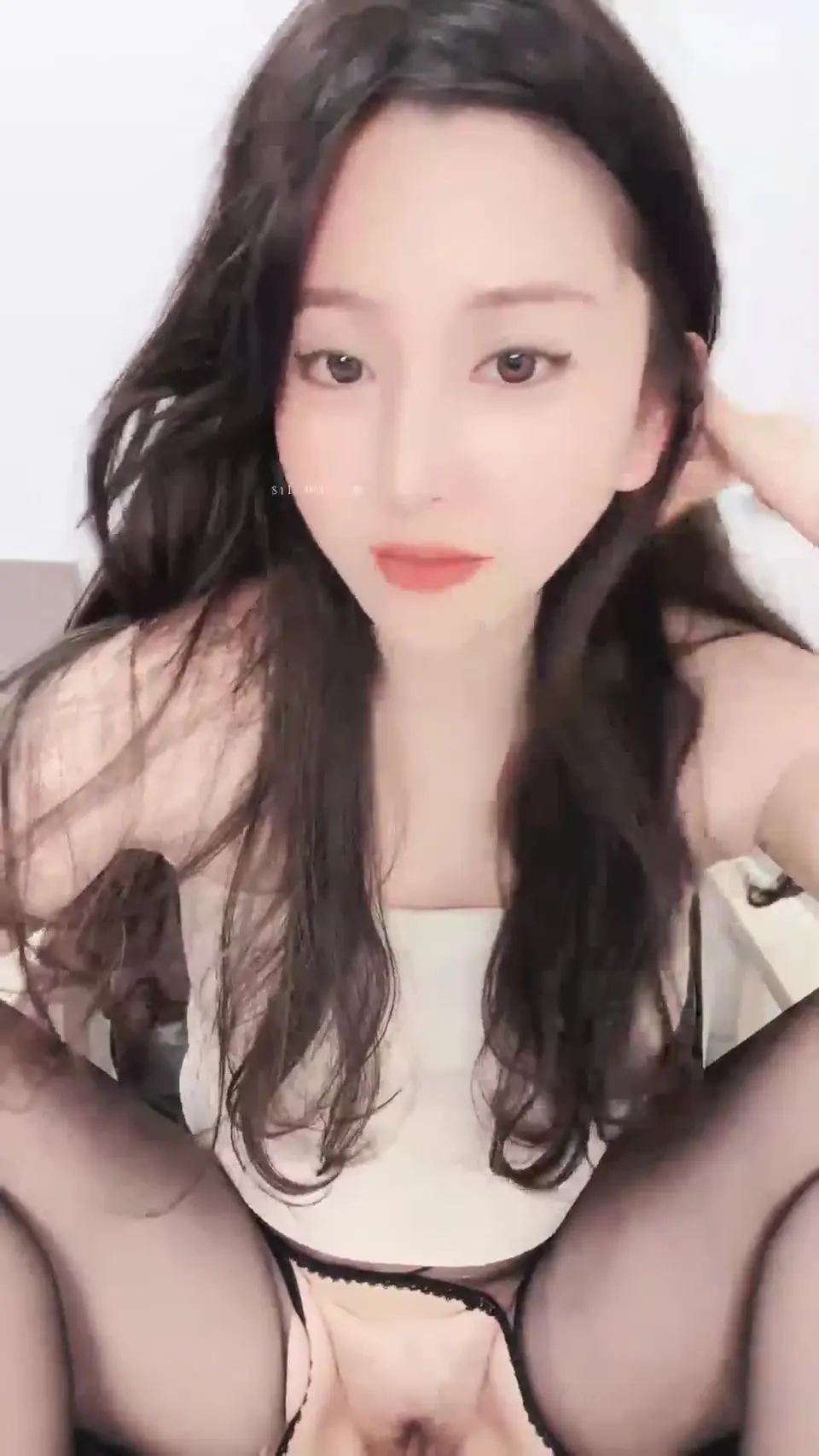 超美靓妹直播大秀 冷白皮，极致白嫩，美腿翘臀自慰喷水！2