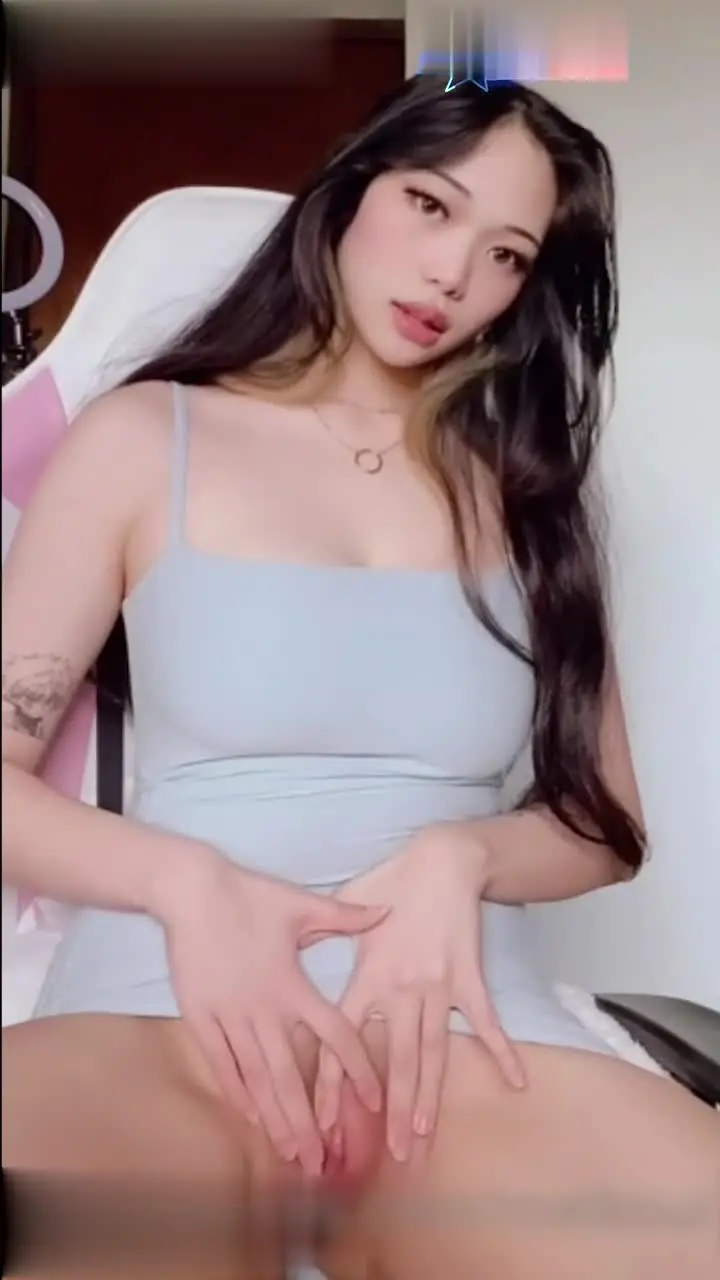 OnlyFans极品亚裔高颜博主 meikoui 天使面容魔鬼身材 白嫩肉体诱惑十足！