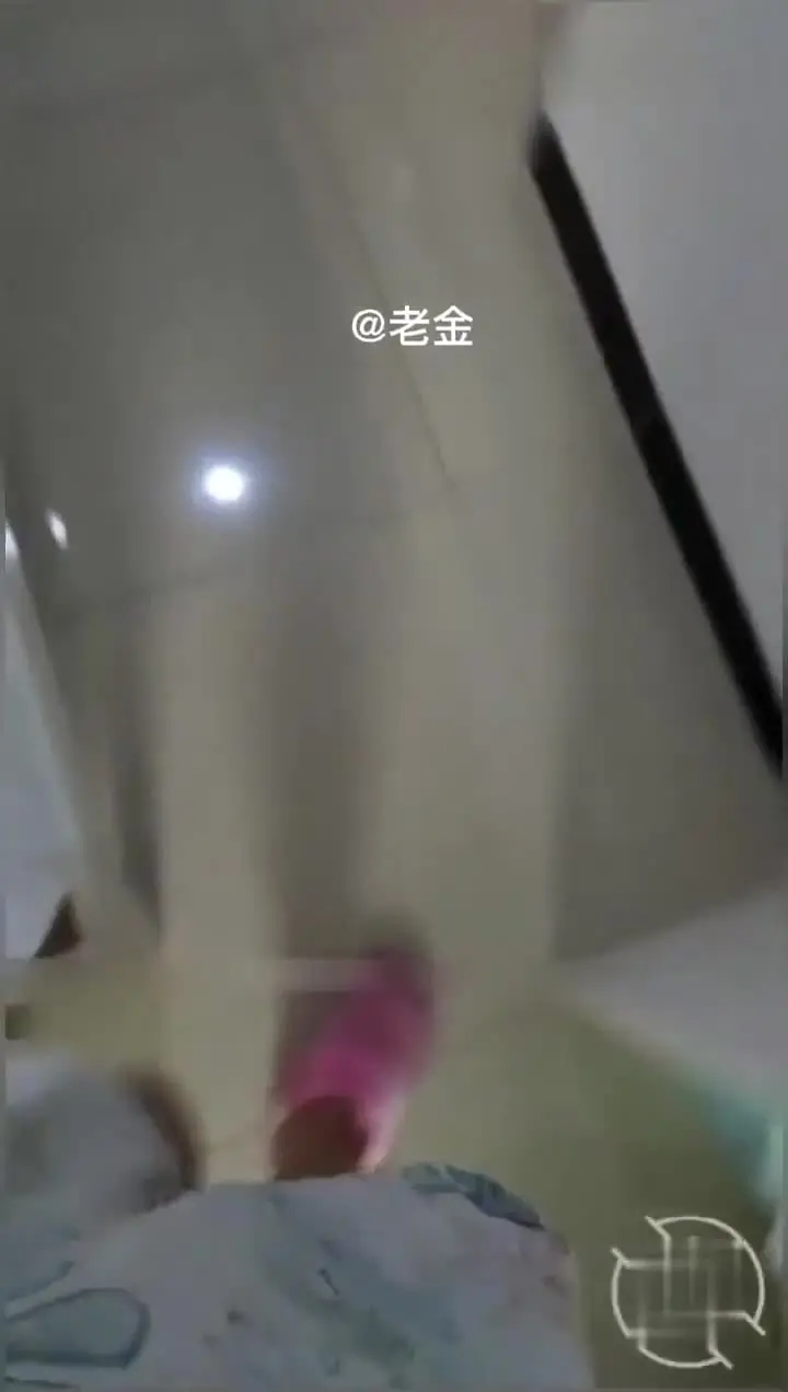 真实母子乱伦寂寞老妈勾引处男儿子破处儿子写作业