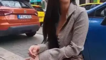 【我有很多日本男友，但是还没美国男友】这是第一次真实搭讪的时候，女孩看到老外的别墅就两眼放光，刚坐下就主动脱衣服！