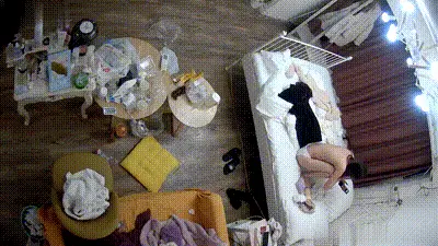 异地返乡被隔离的气质靓妹太寂寞了 貌似在和男友手机做爱自慰 动图预览