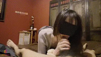 黑丝诱惑酥胸长腿 动图预览