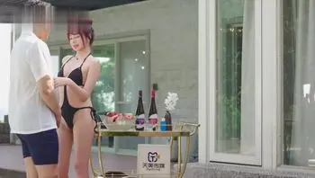 #天美传媒 游泳教练的泄欲玩物