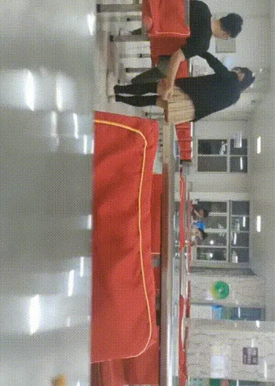哈理工荣成学院食堂 情侣上演惊天淫戏 少女被探裙抠穴情动深处竟当众舌吻跪地口交 疑似主人带淫狗玩户外 动图预览
