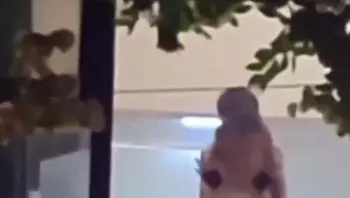 项城国宾暮云酒店 二楼落地窗前情侣上演活春宫 后入爆操双马尾小萝莉 被路人偷拍疯传