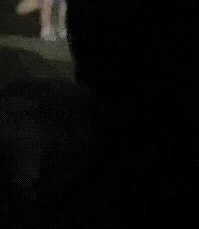 热心网友偷拍 饥渴情侣大庭广众下 在小公园扣逼摸奶！ 动图预览