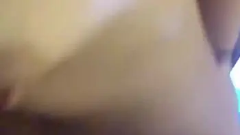 花几十万彩礼娶回家的老婆 老公自己都不舍得操 却被炮友狂蹬爆操到喷白浆！