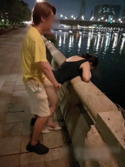 绿帽界天花板宇宙的琴弦 广州小蛮腰下看老婆与同学共享欢愉 夜晚散步公园玩激情露出日记 动图预览