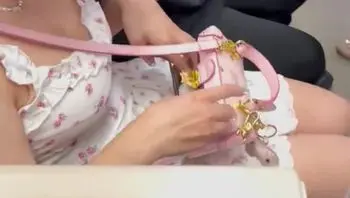 小小大神专拍胸沟，地铁女夏天眼花缭乱的清凉装，记录生活