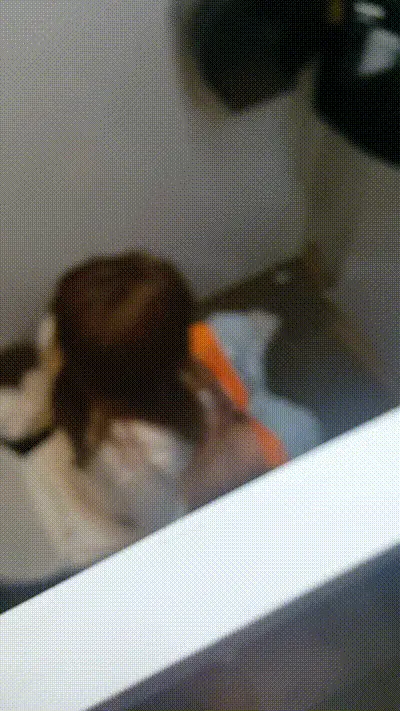 尖叫偷拍系列 大神厕拍翻车 被抓前的最后一幕 极品少妇被吓得花容失色惊声尖叫 大神落荒而逃 动图预览